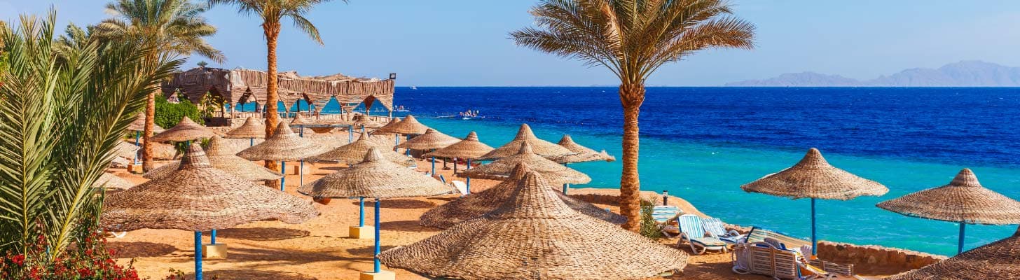 Golden sands, umbrellas & turquiose waters of beach in Sharm el Sheikh