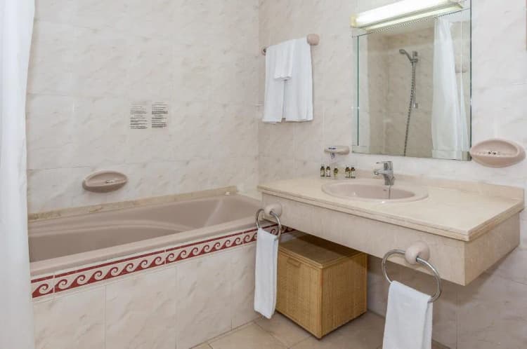 APARTMENT CAPACITY 6 TWO BEDROOMS Room, Ona Alanda Club Marbella, Costa Del Sol